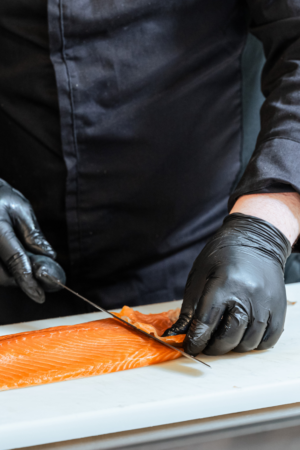 Traiteur Perpignan, Atelier de découpe de jambon, saumon fumé, frois gras pour vos evenements