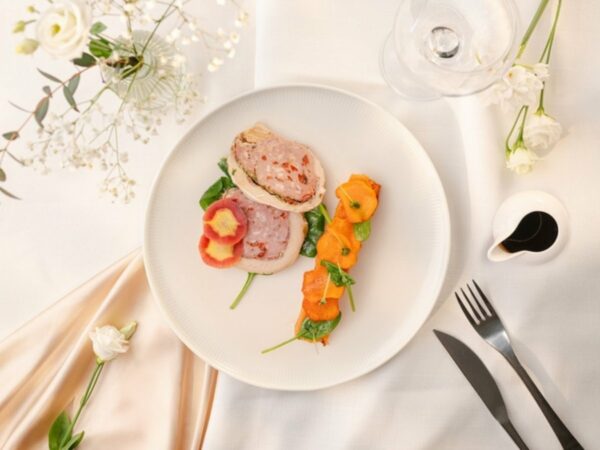 Repas de mariage servi à l’assiette par Bokita traiteur