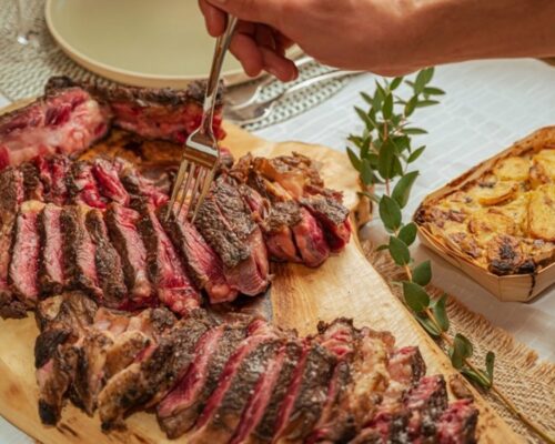 Viande grillée découpée, mariage rôtisserie Bokita